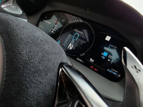 Used 2025 McLaren Artura Spider image 37