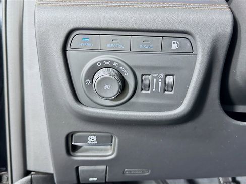Used 2023 Jeep Grand Cherokee Summit AWD/4WD image 21