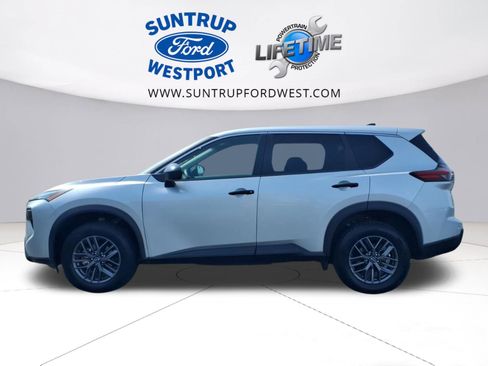 Used 2024 Nissan Rogue S image 17
