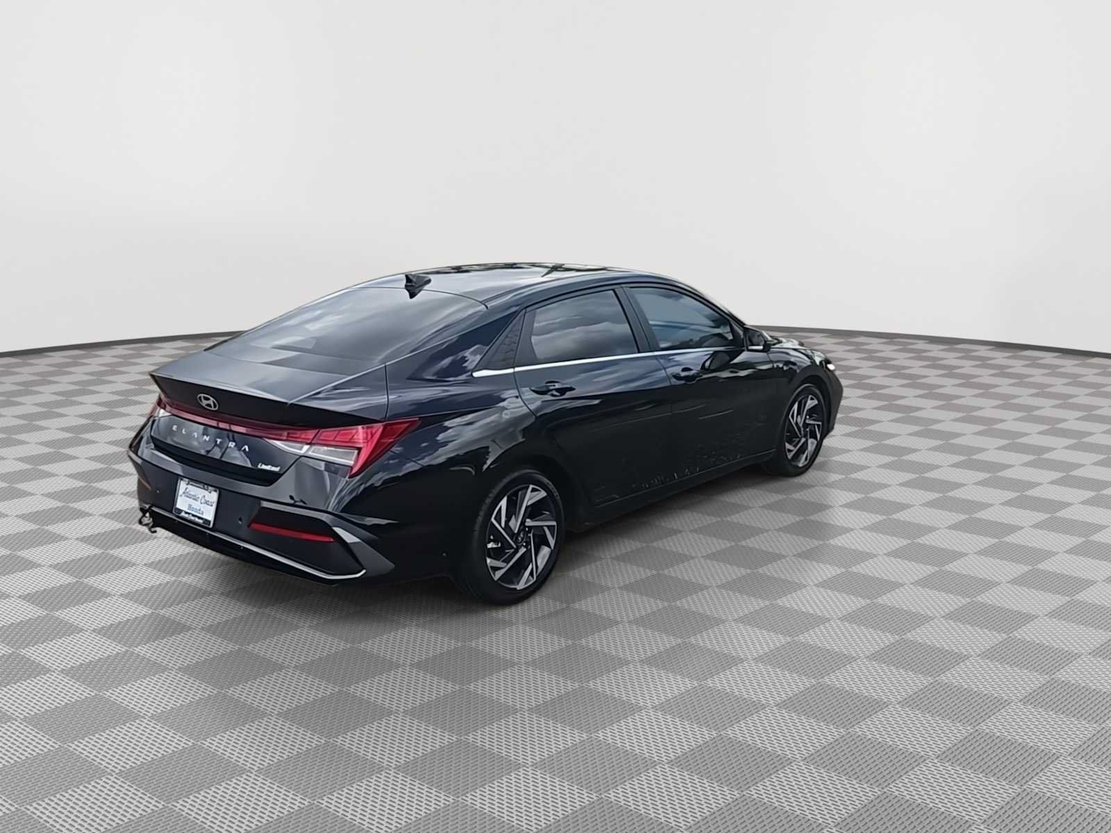 Used 2024 Hyundai Elantra Limited FWD image 8