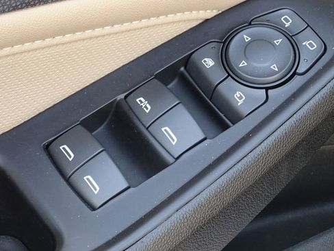 Used 2023 Chevrolet Traverse Premier image 16