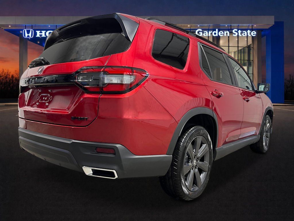 Used 2025 Honda Pilot Sport image 7