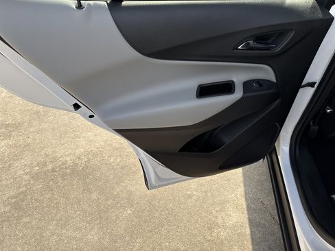 Used 2022 Chevrolet Equinox LT image 23