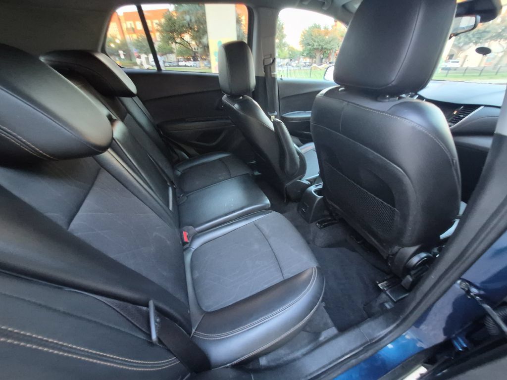 Used 2019 Chevrolet Trax LT w/ LT Convenience Package AWD/4WD image 18
