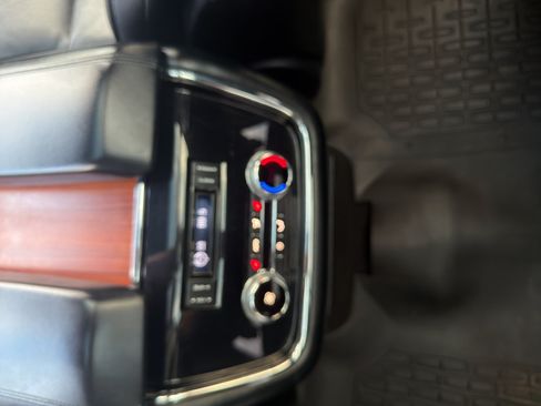 Used 2018 Lincoln Navigator Select AWD/4WD image 17