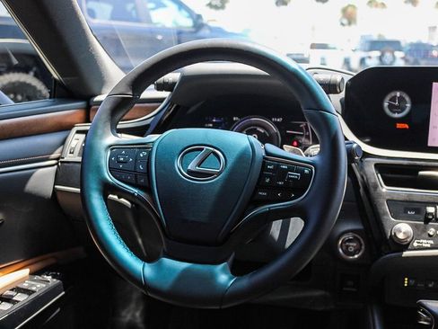 Used 2025 Lexus ES 300h w/ Premium Package FWD image 16
