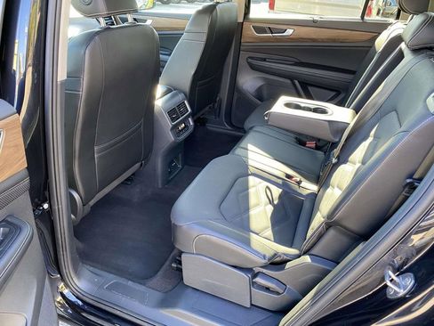 Used 2024 Volkswagen Atlas SE image 8