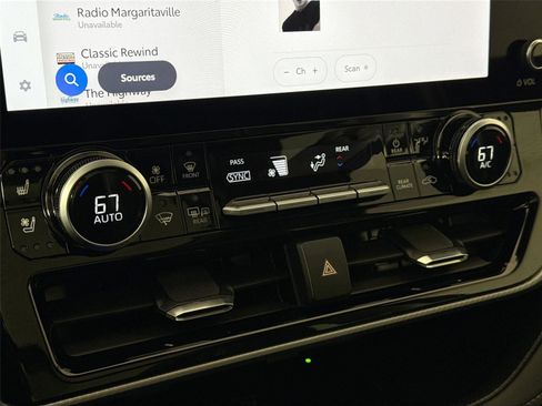 Certified 2025 Toyota Highlander Platinum image 6