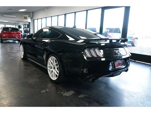 Used 2016 Ford Mustang Coupe image 5