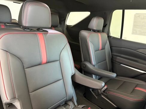 New 2027 Chevrolet Traverse RS w/ LPO, Floor Liner Package FWD image 47
