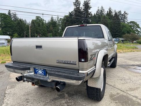 Used 1998 Chevrolet Silverado 1500 4x4 Extended Cab w/ Preferred Equipment Group 2 image 9