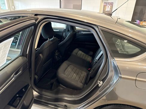 Used 2016 Ford Fusion SE FWD image 18