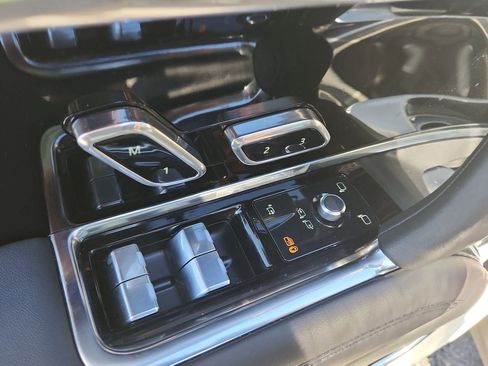 Used 2024 Land Rover Range Rover SE image 27