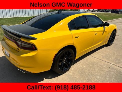 Used 2017 Dodge Charger R/T w/ Plus Group RWD image 6