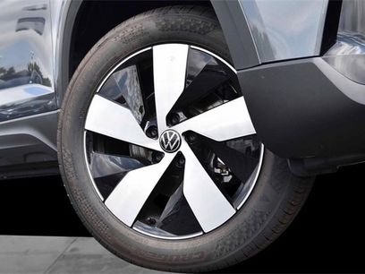 New 2025 Volkswagen Taos S