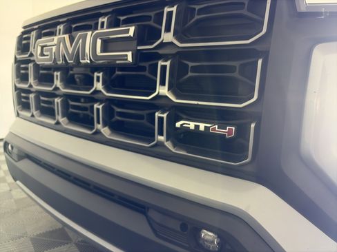 Certified 2024 GMC Canyon AT4 w/ AT4 Premium Package AWD/4WD image 21