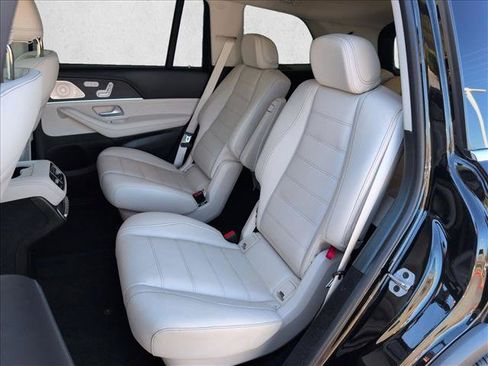 Used 2024 Mercedes-Benz GLS 450 4MATIC image 21