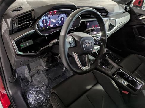 Certified 2025 Audi Q3 2.0T Premium image 10