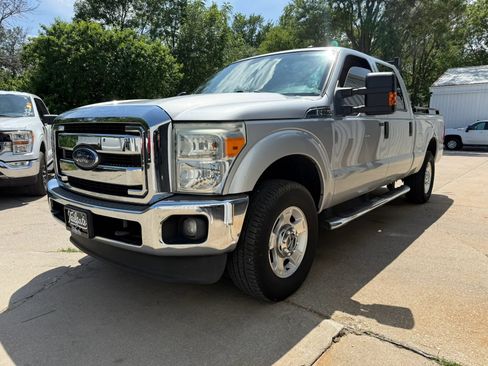 Used 2015 Ford F250 XLT w/ XLT Value Package AWD/4WD image 4