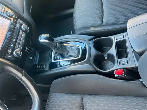 Used 2019 Nissan Rogue SV w/ Sun & Sound Touring Package AWD/4WD image 16