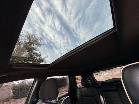 Used 2017 Jeep Grand Cherokee Overland w/ Jeep Active Safety Group image 30