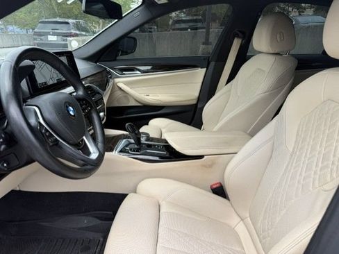 Used 2023 BMW 530i xDrive w/ Convenience Package AWD/4WD image 3
