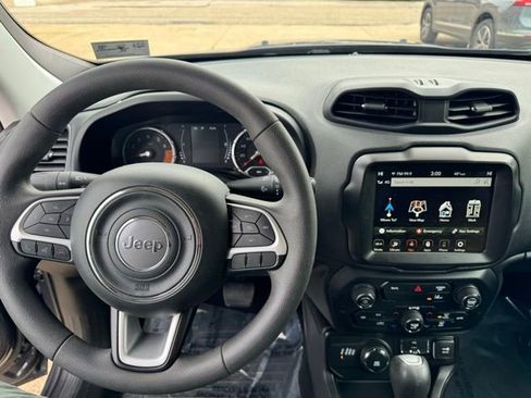 Used 2023 Jeep Renegade Latitude image 13