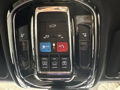 Used 2023 Jeep Grand Cherokee Summit w/ Luxury Tech Group V AWD/4WD image 54