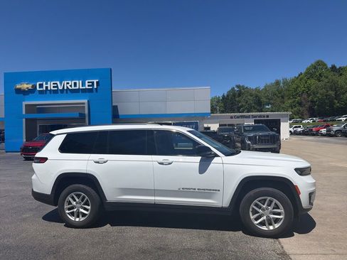 Used 2023 Jeep Grand Cherokee L Laredo w/ Luxury Tech Group I AWD/4WD image 2