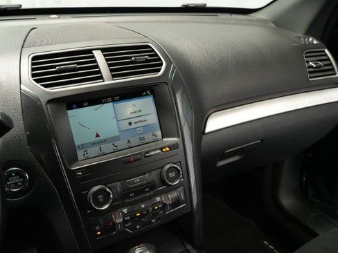 Used 2019 Ford Explorer XLT w/ Equipment Group 202A AWD/4WD image 40