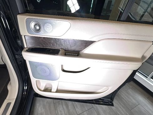 Used 2019 Lincoln Navigator L Reserve w/ Cargo Package AWD/4WD image 38