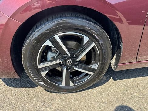Used 2024 Nissan Sentra SV FWD image 9