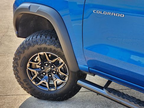 Used 2024 Chevrolet Colorado ZR2 w/ Safety Package AWD/4WD image 17