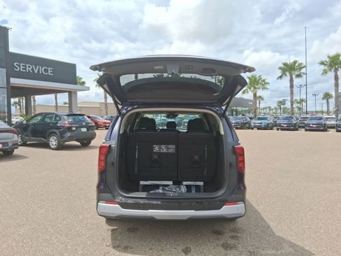 New 2026 Kia Carnival EX FWD image 6
