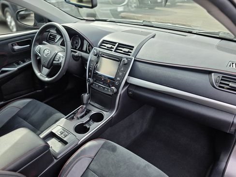Used 2017 Toyota Camry XSE image 9