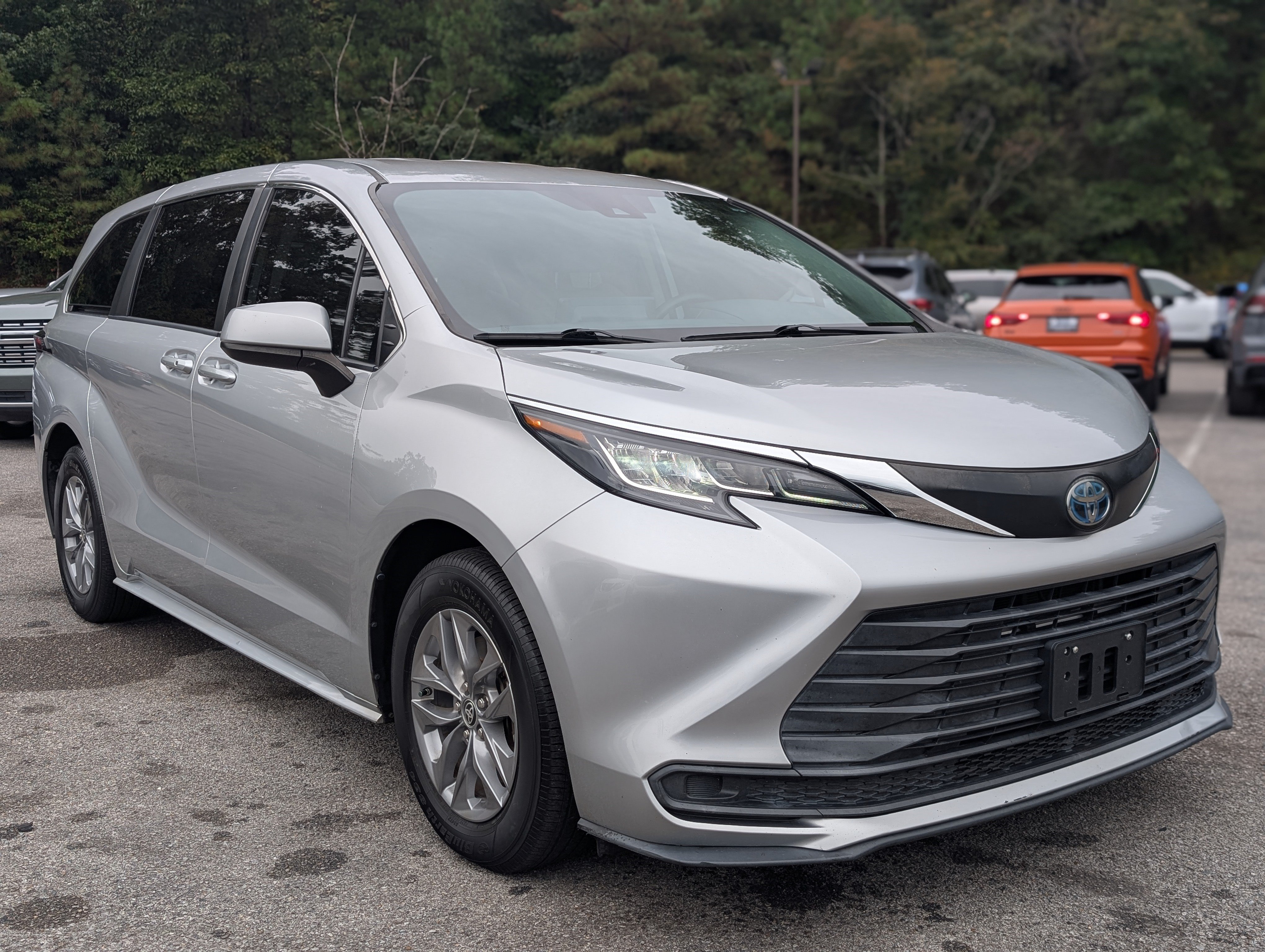 Used 2022 Toyota Sienna LE FWD image 11