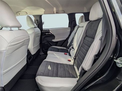 New 2025 Mitsubishi Outlander SE image 15