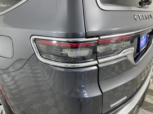Certified 2022 Jeep Grand Wagoneer Series II w/ Convenience Group III AWD/4WD image 19