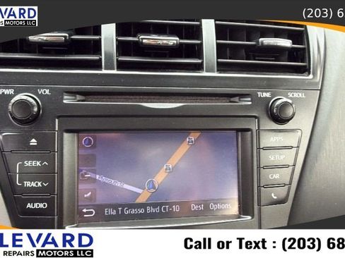 Used 2014 Toyota Prius V Three FWD image 21