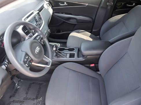 Used 2017 Kia Sorento AWD image 12