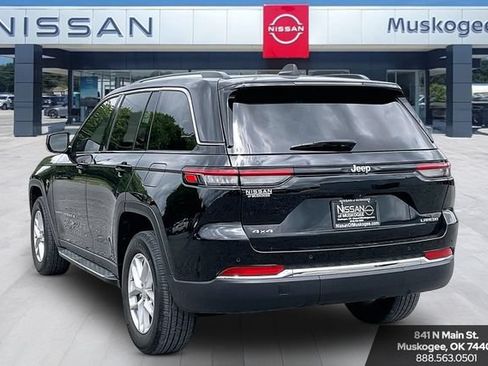 Used 2024 Jeep Grand Cherokee Laredo AWD/4WD image 4