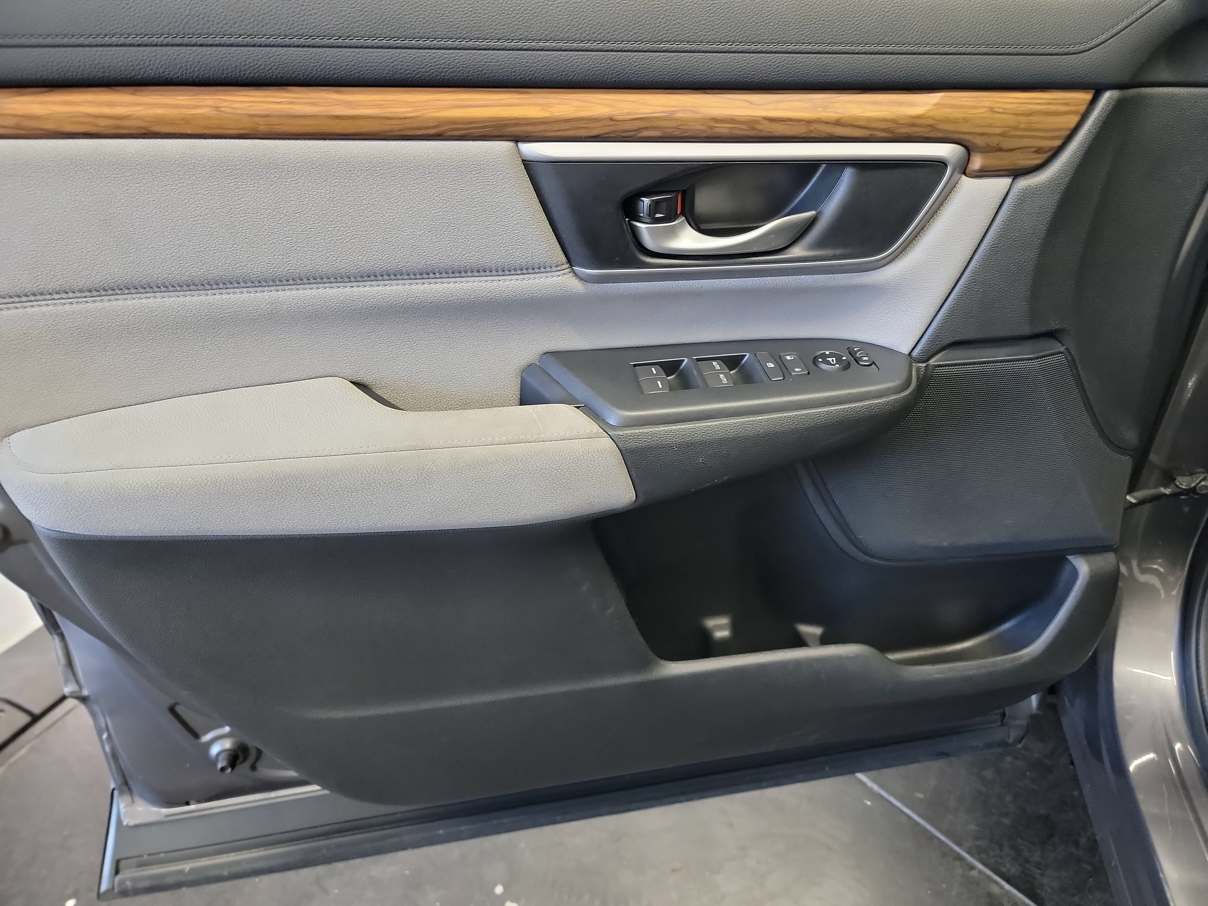 Used 2017 Honda CR-V EX image 13