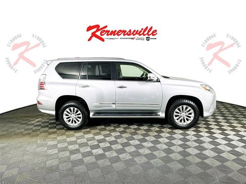 Used 2017 Lexus GX 460 image 8