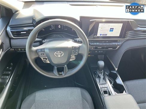 Used 2025 Toyota Camry XLE image 12