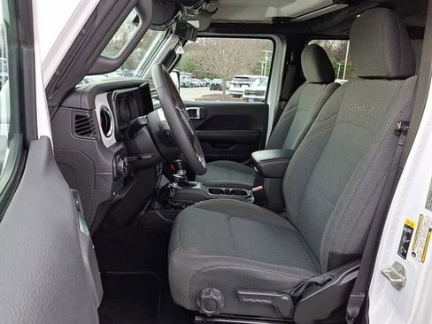 Used 2024 Jeep Wrangler Unlimited Sahara image 16