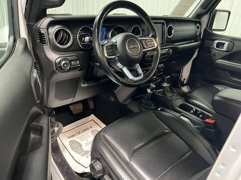 Used 2021 Jeep Wrangler Unlimited Sahara w/ Uconnect 4C Nav & Sound Group image 2