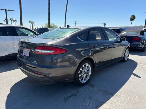 Used 2019 Ford Fusion SE FWD image 3