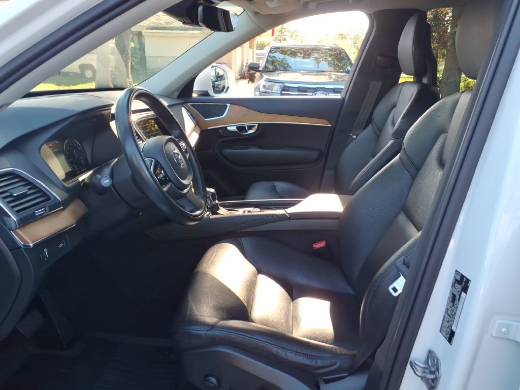 Used 2021 Volvo XC90 T6 Momentum w/ Protection Package Premier AWD/4WD image 18