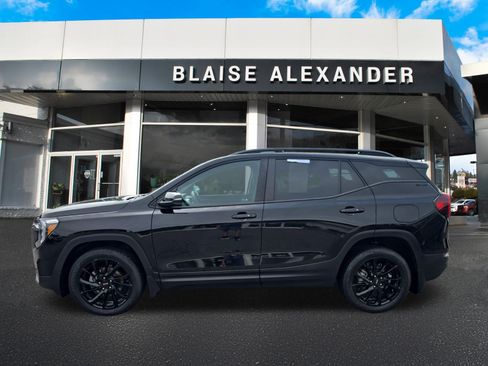 Used 2023 GMC Terrain SLE w/ Driver Convenience Package AWD/4WD image 7