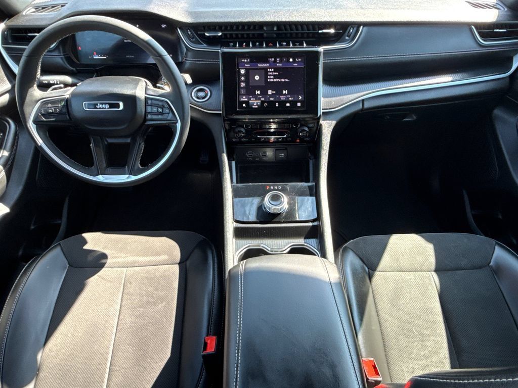 Used 2024 Jeep Grand Cherokee Altitude RWD image 11